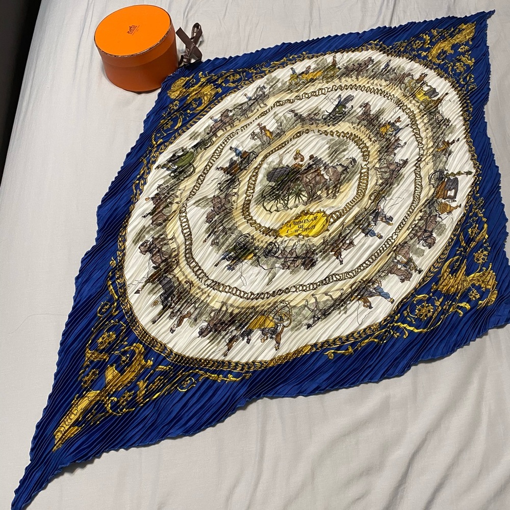 Hermes La Promenade de Longchamps Pleated Scarf